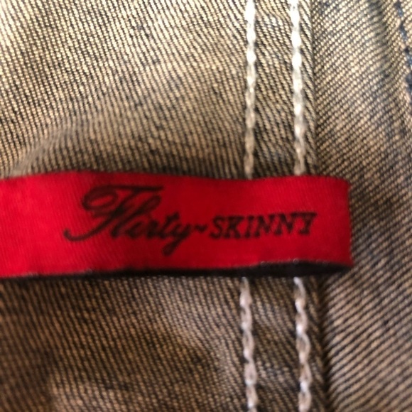 Guess Flirty Skinny Stretch Dark Wash Jeans 32 - Picture 8 of 13